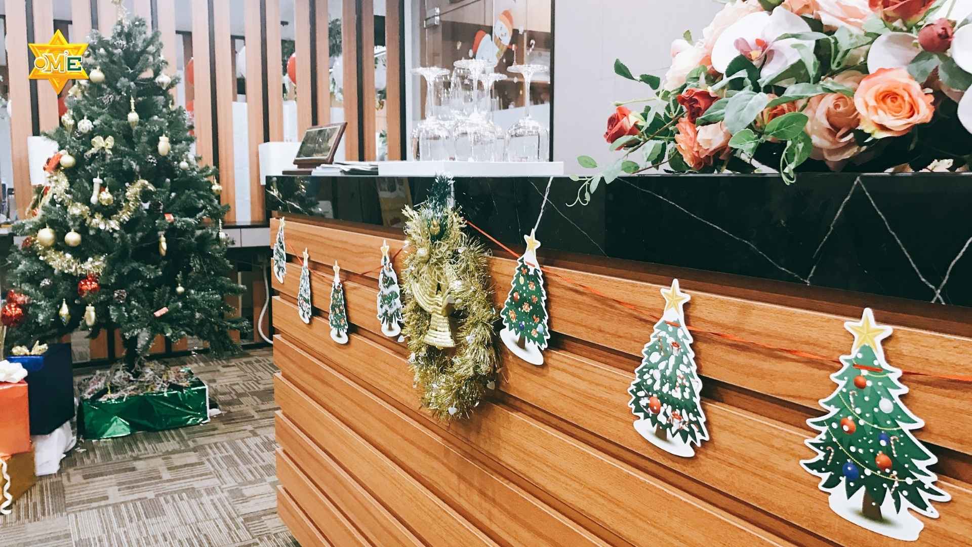  trang trí Noel văn phòng đơn giản