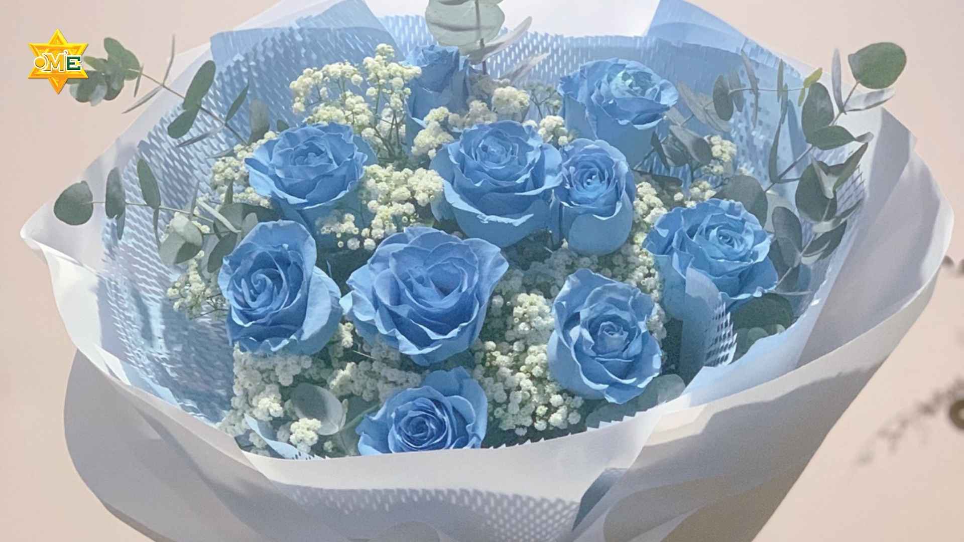 Bó hoa màu xanh dương